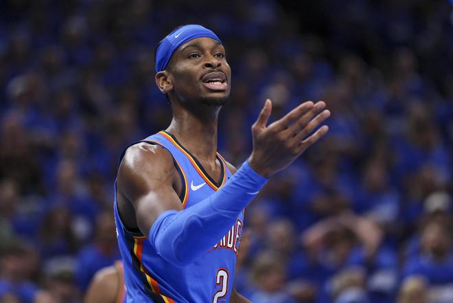 记者：奥斯卡身边人认为他没法继续踢球了，他在体能测试时突感不适